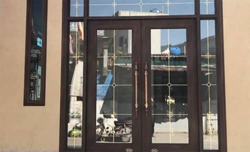 Cửa đi bản lề thủy lực khung nhôm ELW60